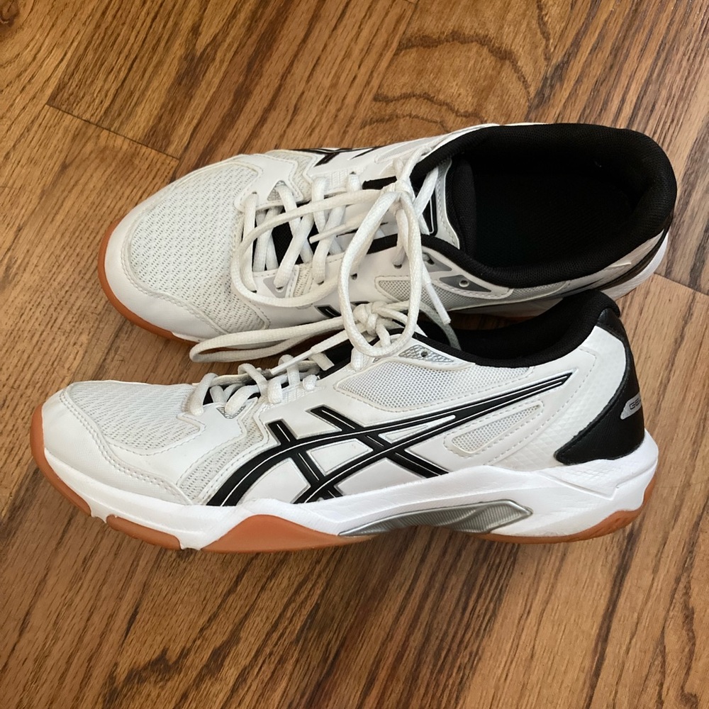 EUC Women’s ASICS Gel Rocket 10 Volleyball Shoes